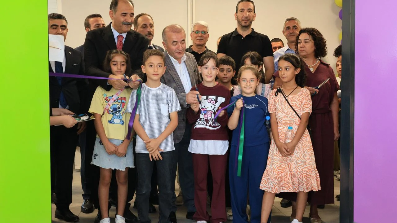 Çatalçeşme İlkokulu’na Anlamlı Kütüphane: Eğitime Ferhat Batmaz Desteği