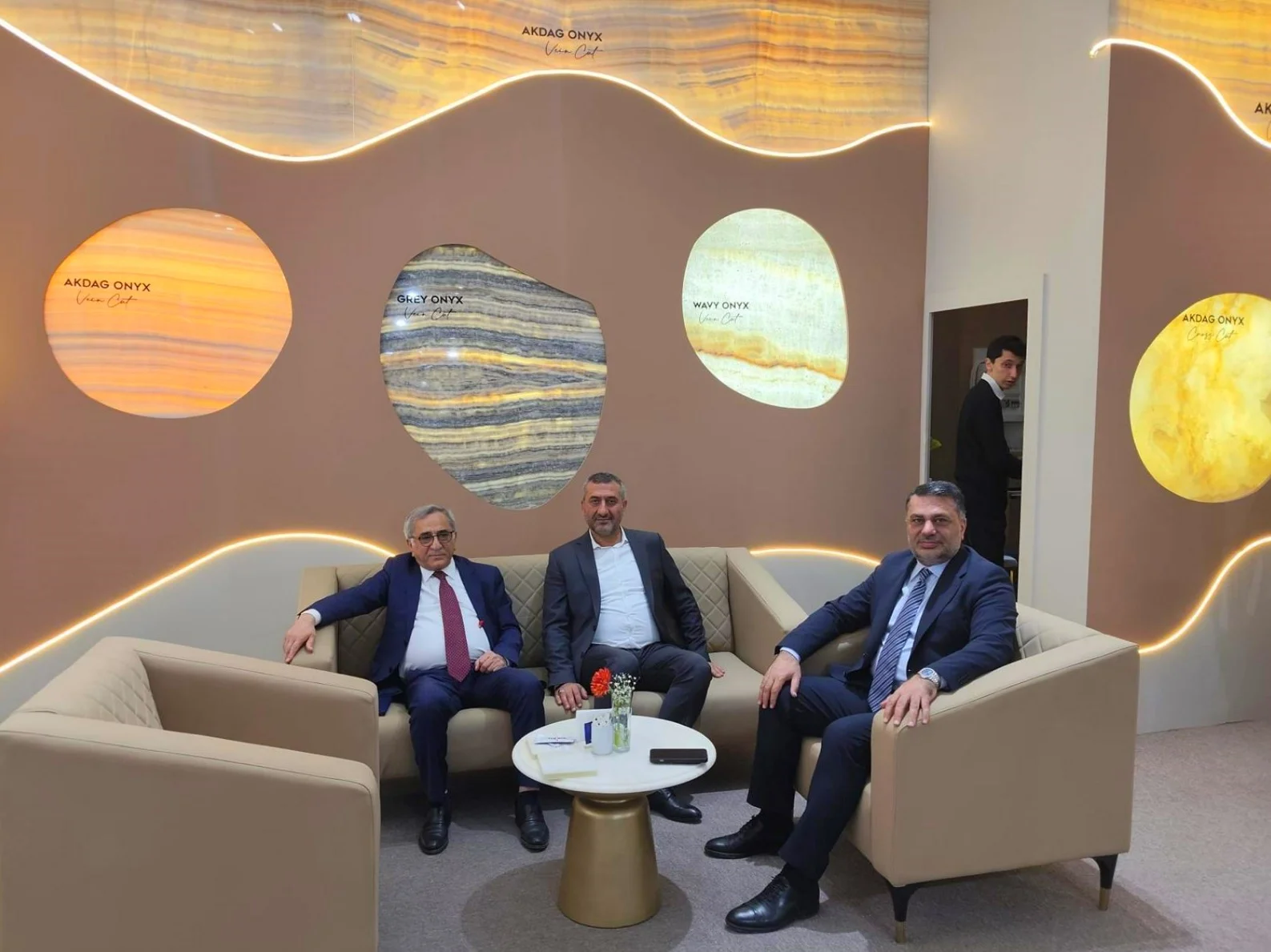 OSB Başkanı İzmir Mermer Fuarı’nda Temsilcilerimizi Yalnız Bırakmadı