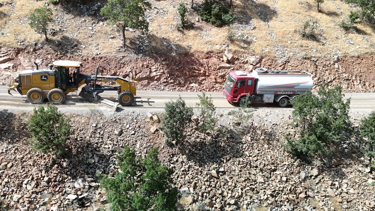 Elazığ ve Bingöl Arasında Ulaşım Konforu Artıyor: Yol Çalışmaları Hız Kazandı
