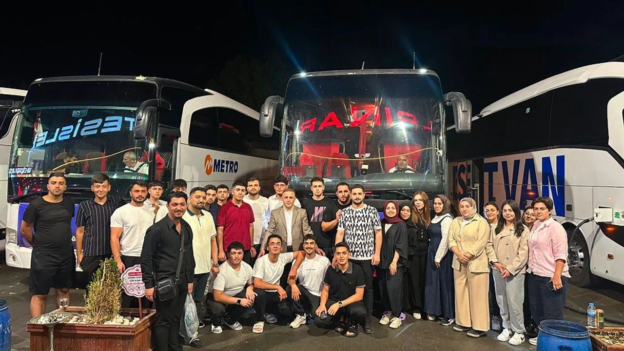 AK Parti’nin 25. Yıl Heyecanı: Elazığ Gençlik Kolları Ankara Yolunda
